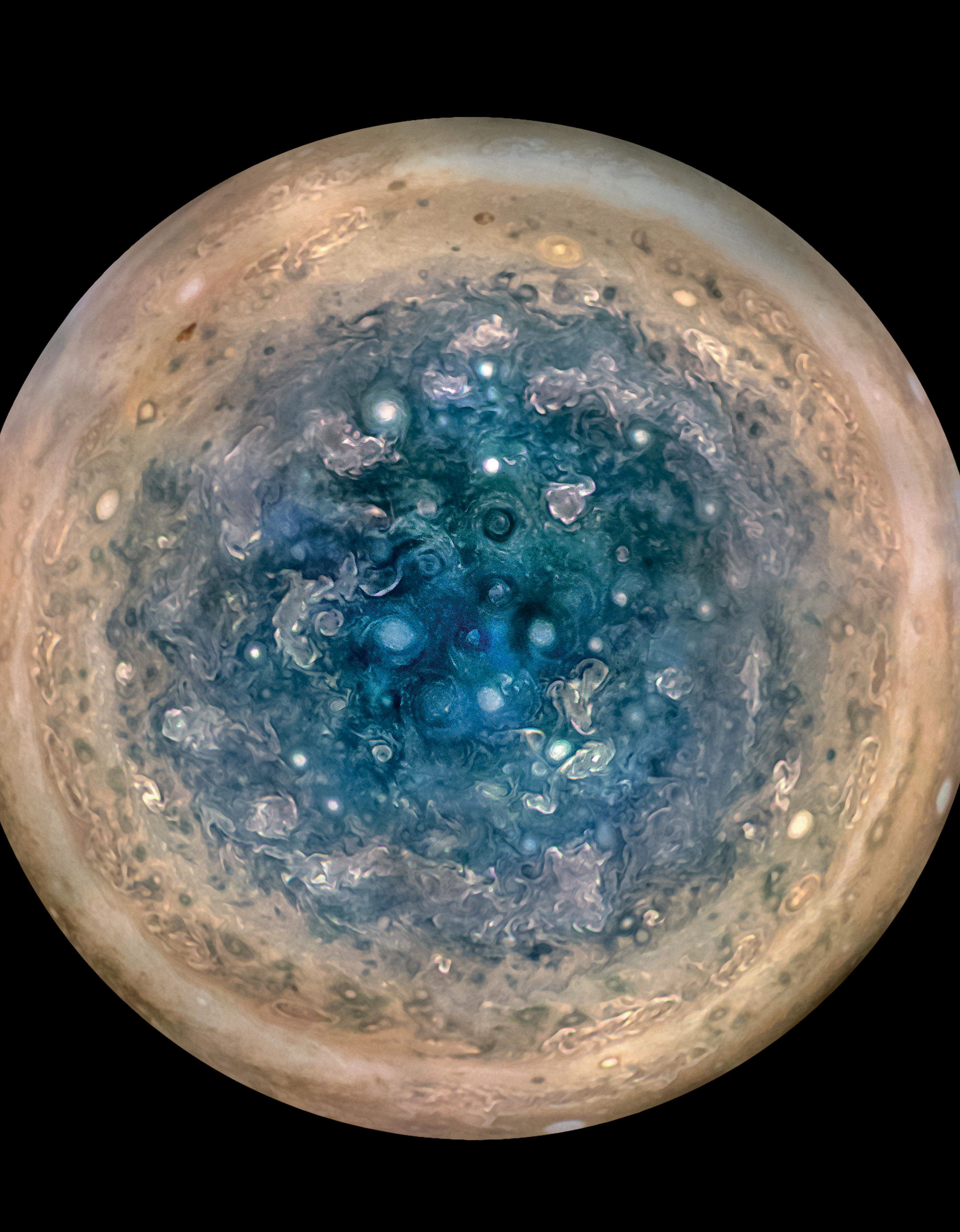 木星探査機ジュノーが上空3万2千kmから捉えた木星の南極の姿